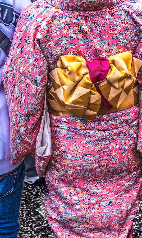 Colorful Japanese kimono gold obi, Kiyomizu Buddhist Temple, Kyoto, Japan.